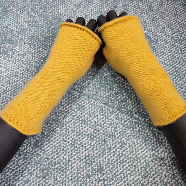 Handgefertigte Cashmere-Handstulpen