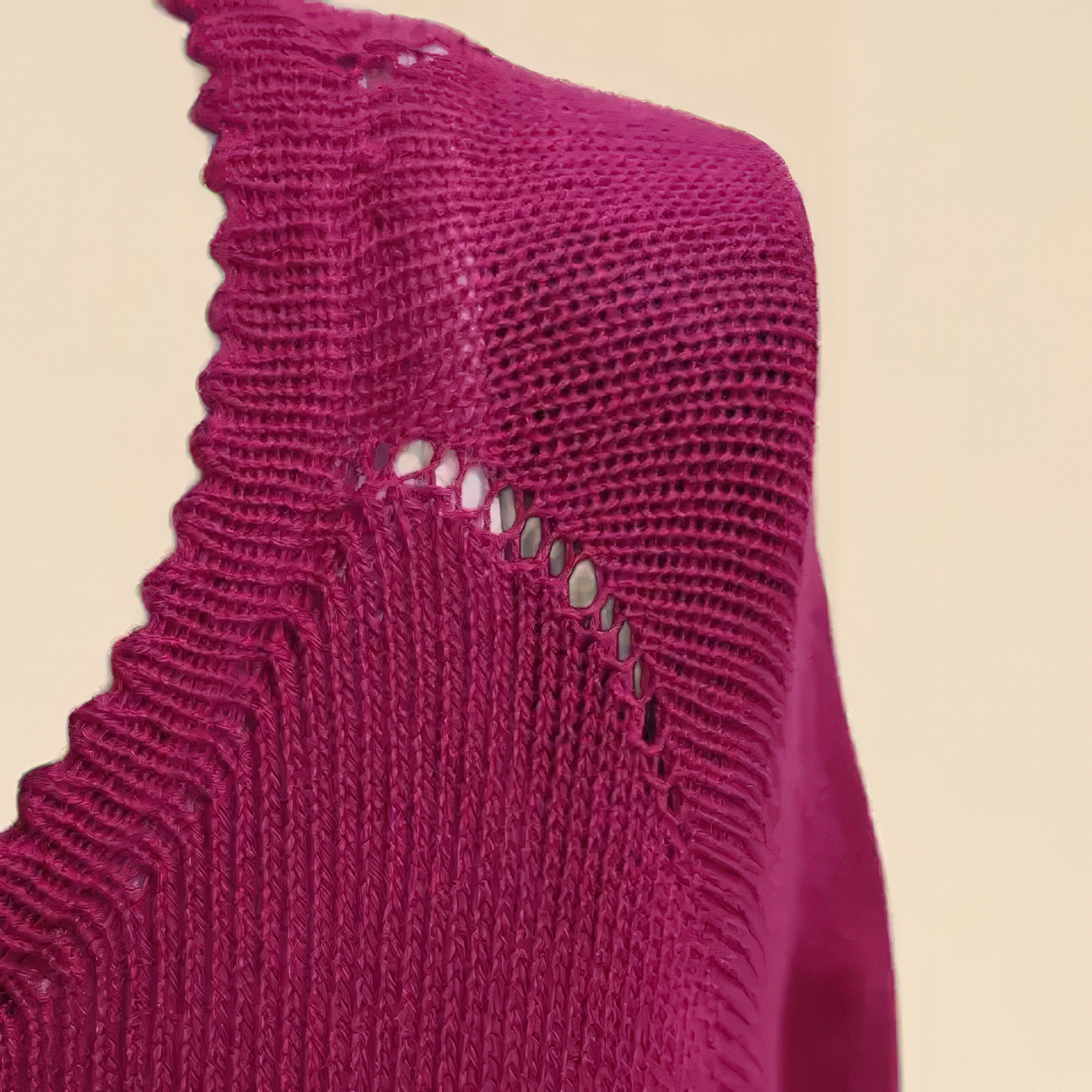 Baumwolle-Pullover Raglan in Beere (Größe S) - Unikat – Bild 4